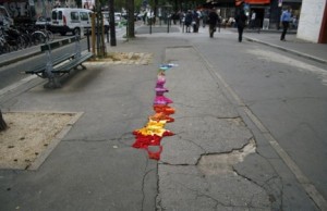 subtle-street-art-yarn-cracks-468x304